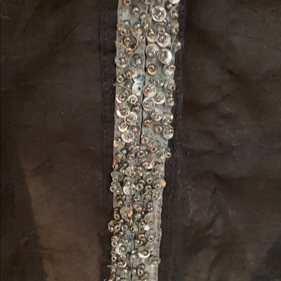 Guess Small ‘Y’ neck top - Picture 6 of 7